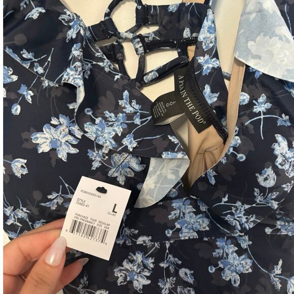 NWT A Pea in the Pod Ruffled Maternity One
Piece Floral Swimsuit Blue Size Large - Picture 4 of 6
